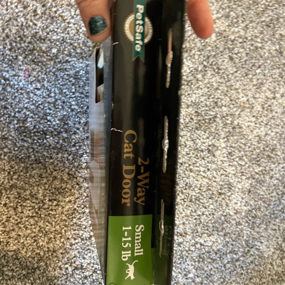 PetSafe 2-Way Cat Flap Indoor Pet Door Small Petite 1-15 lbs Manual Slide Lock - Picture 6 of 9